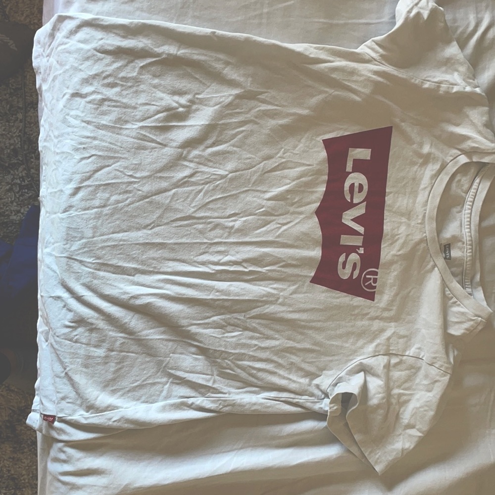 Levi’s t-shirt